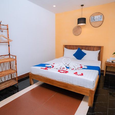 Grand Elevation Hotel Phnom Penh Exterior photo