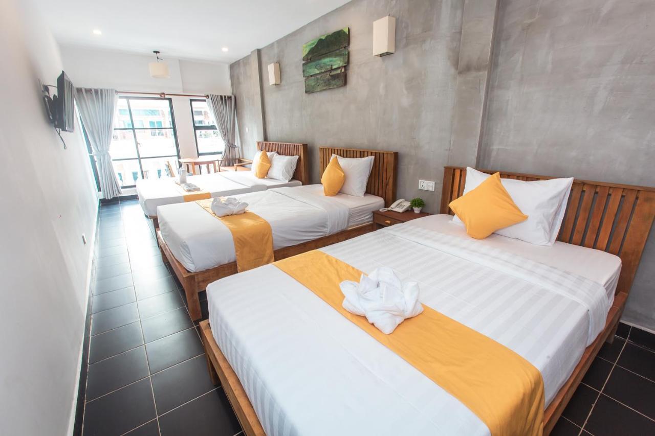Grand Elevation Hotel Phnom Penh Exterior photo