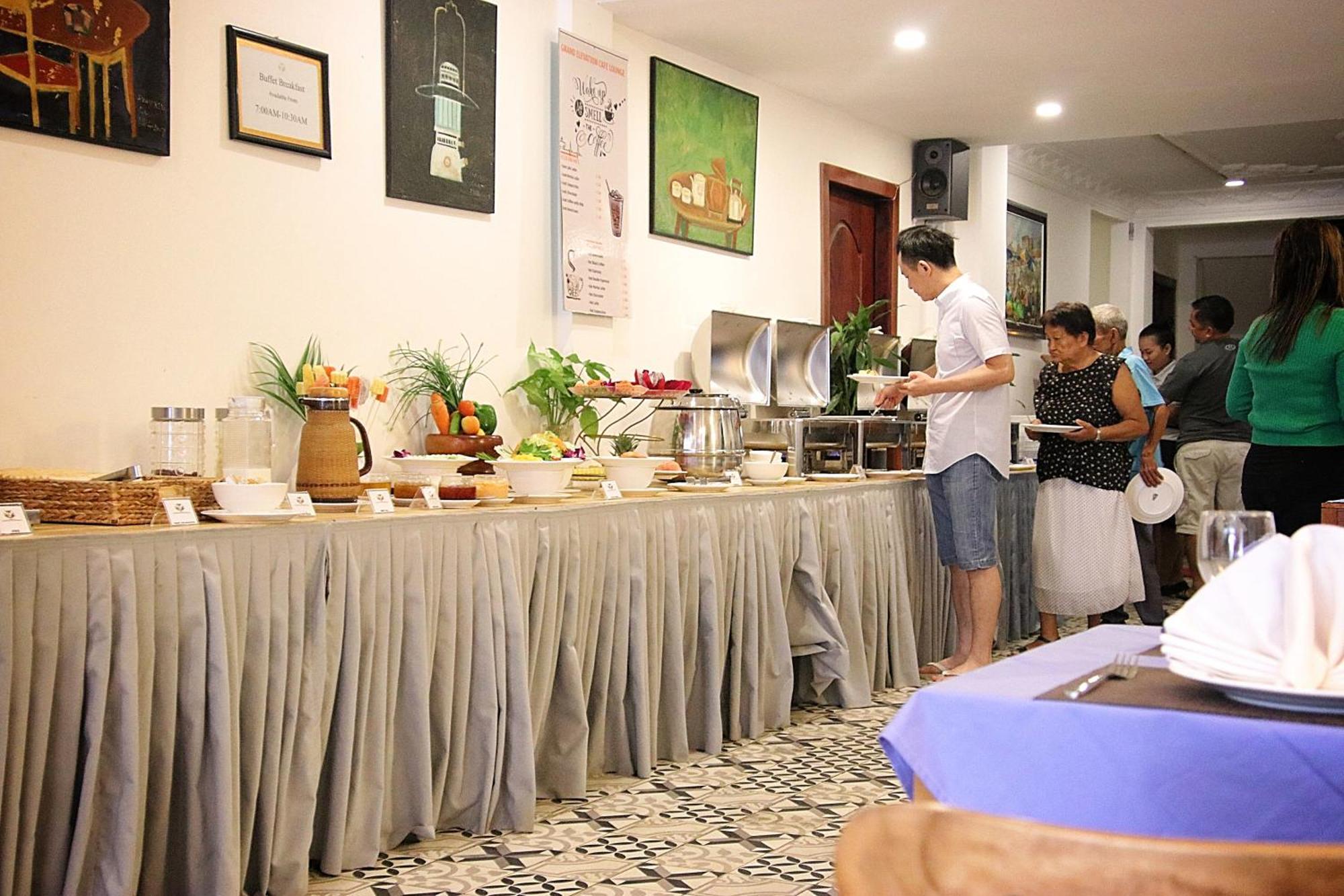 Grand Elevation Hotel Phnom Penh Exterior photo