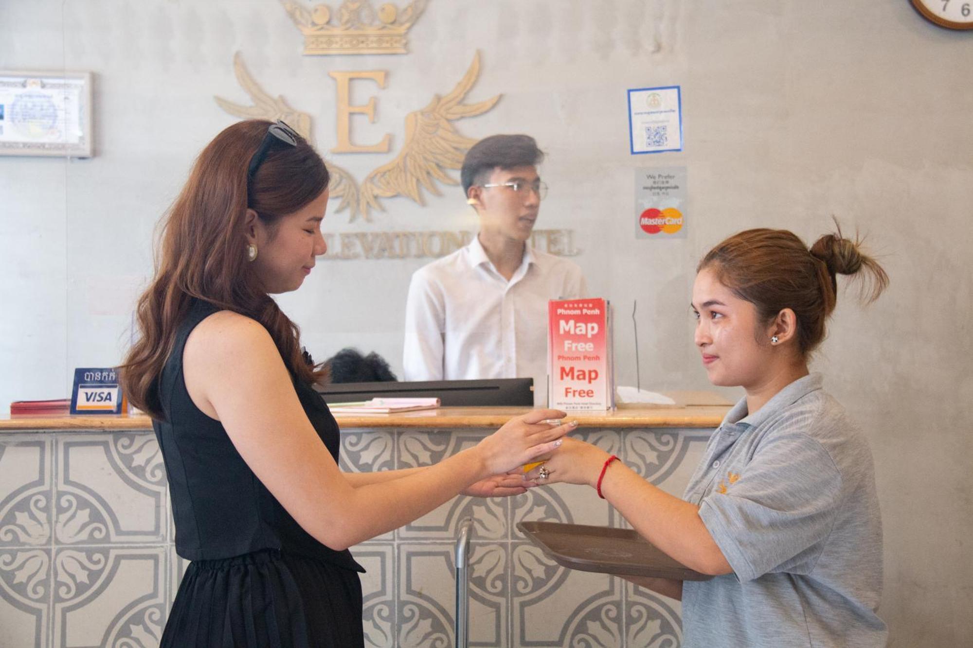 Grand Elevation Hotel Phnom Penh Exterior photo