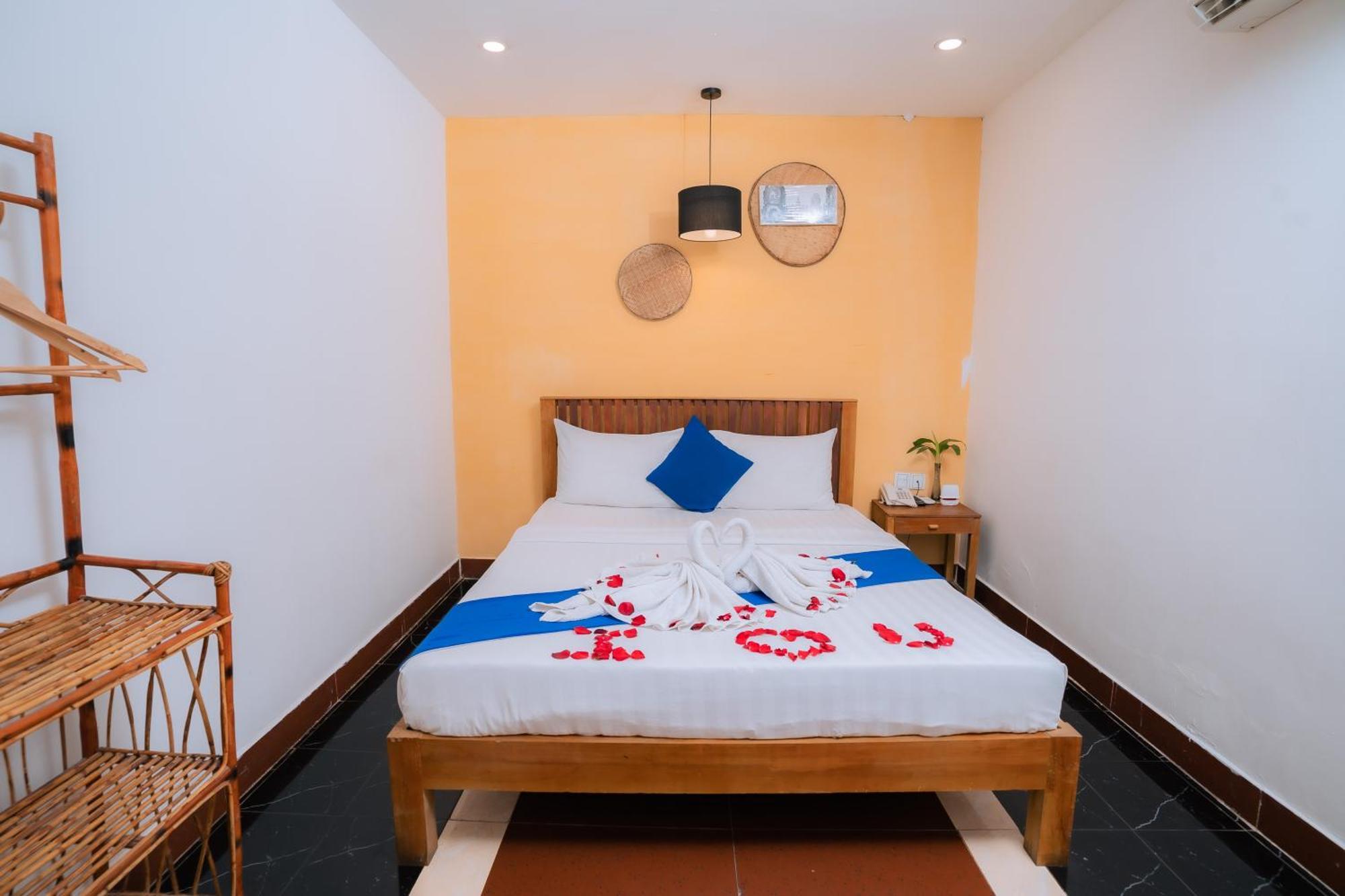 Grand Elevation Hotel Phnom Penh Exterior photo