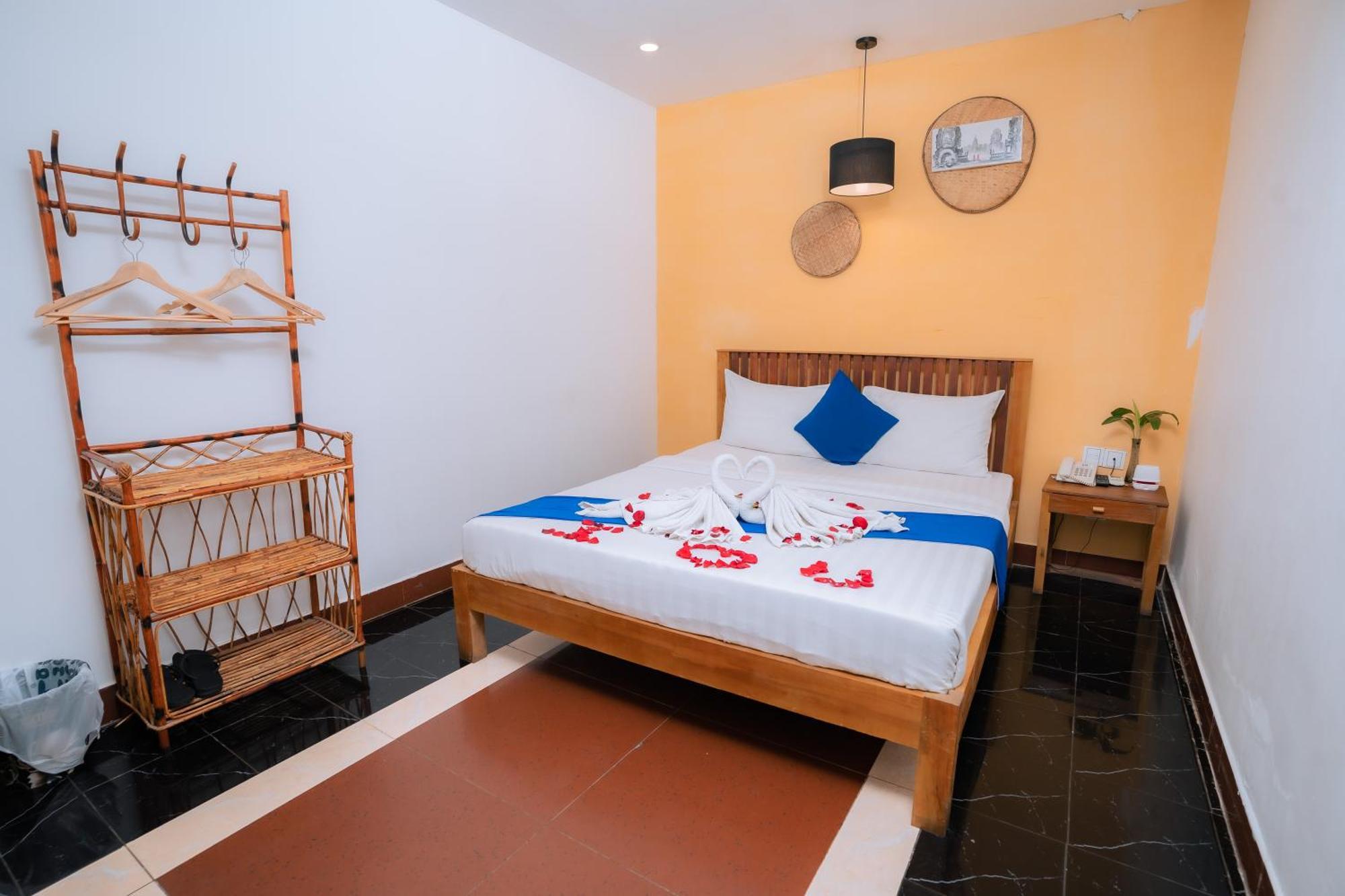 Grand Elevation Hotel Phnom Penh Exterior photo