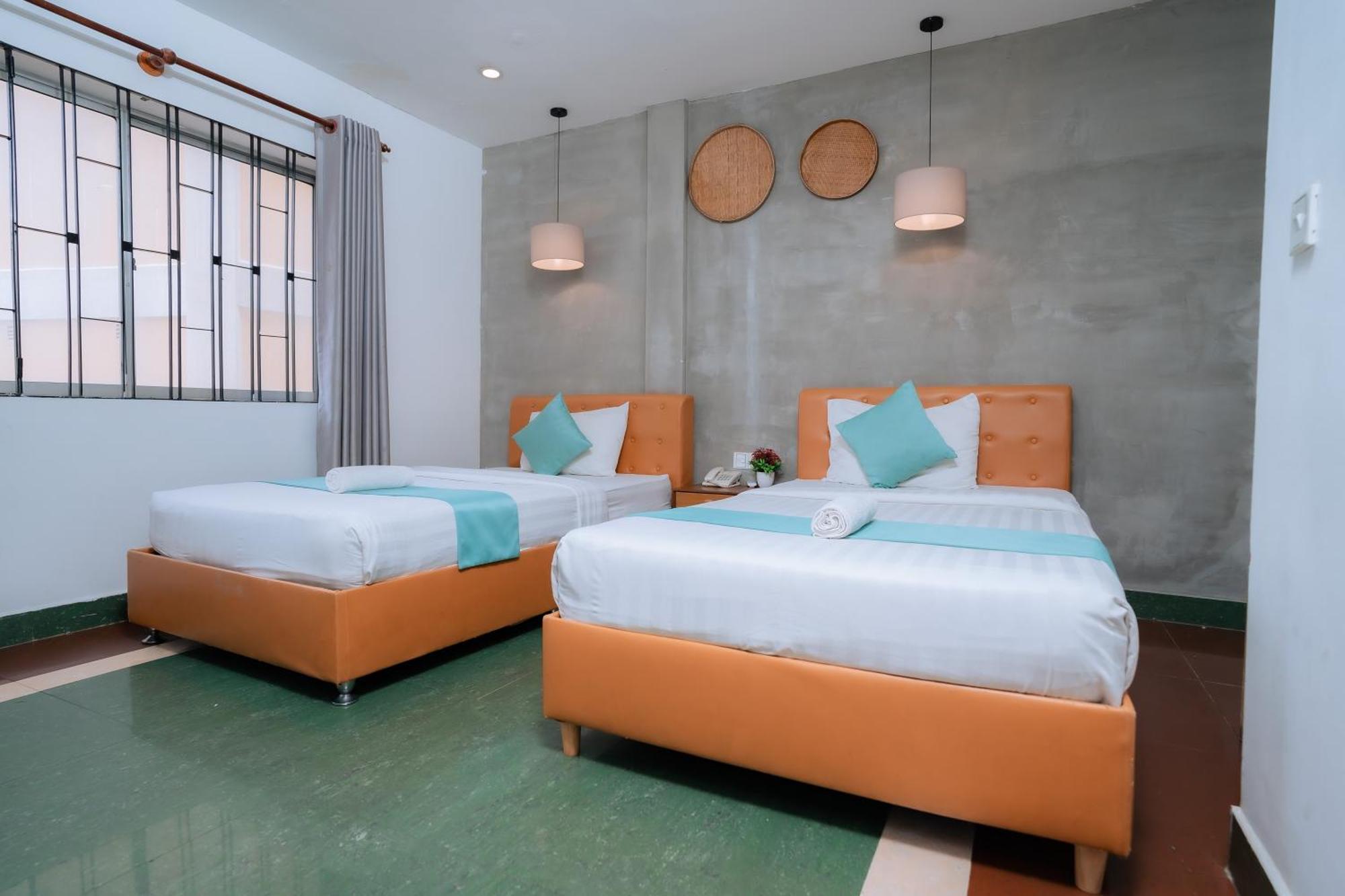 Grand Elevation Hotel Phnom Penh Exterior photo