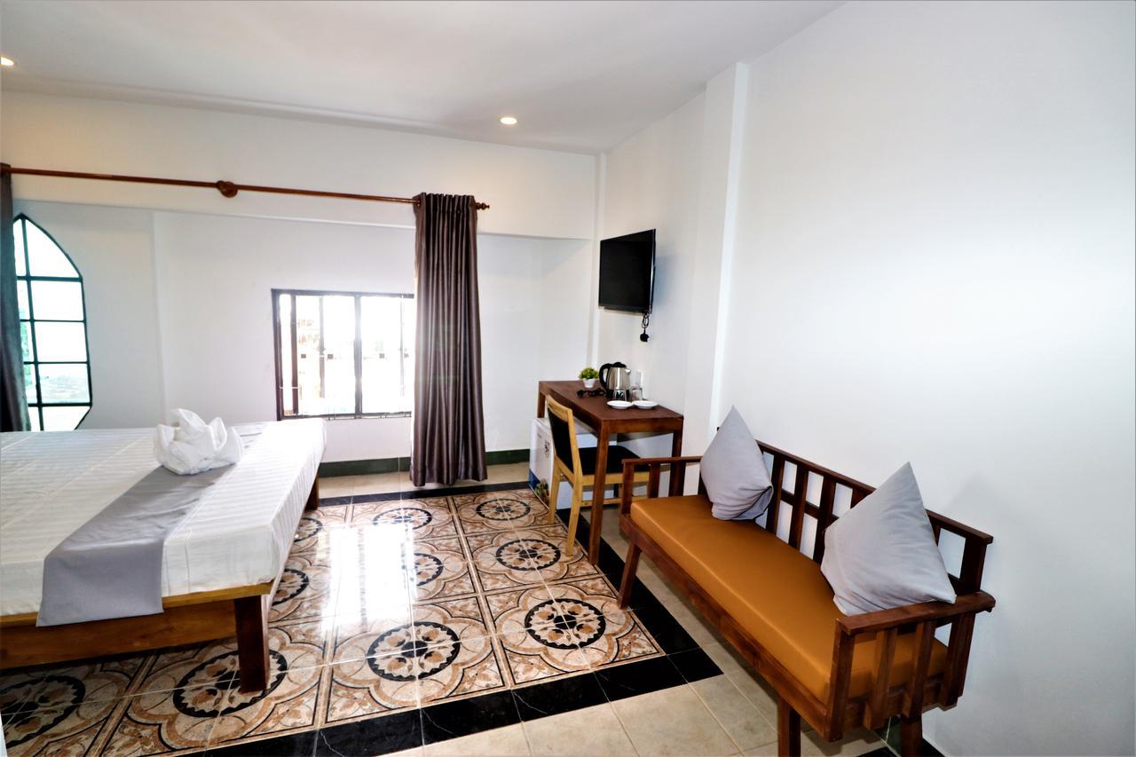 Grand Elevation Hotel Phnom Penh Exterior photo