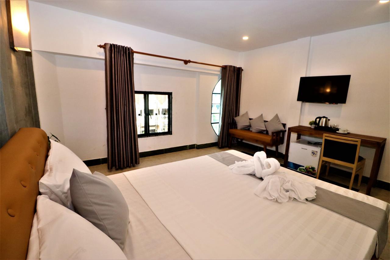 Grand Elevation Hotel Phnom Penh Exterior photo