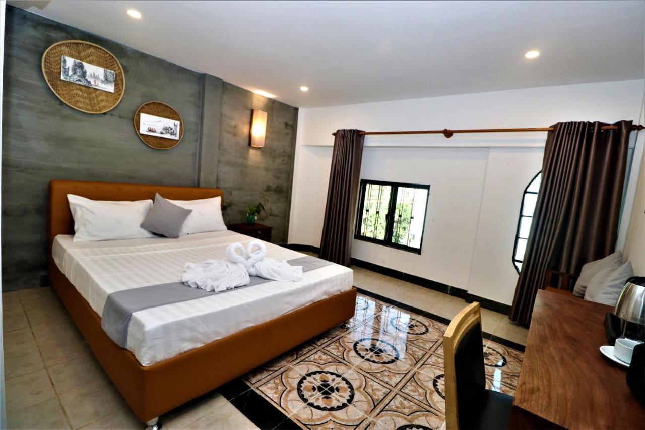 Grand Elevation Hotel Phnom Penh Exterior photo