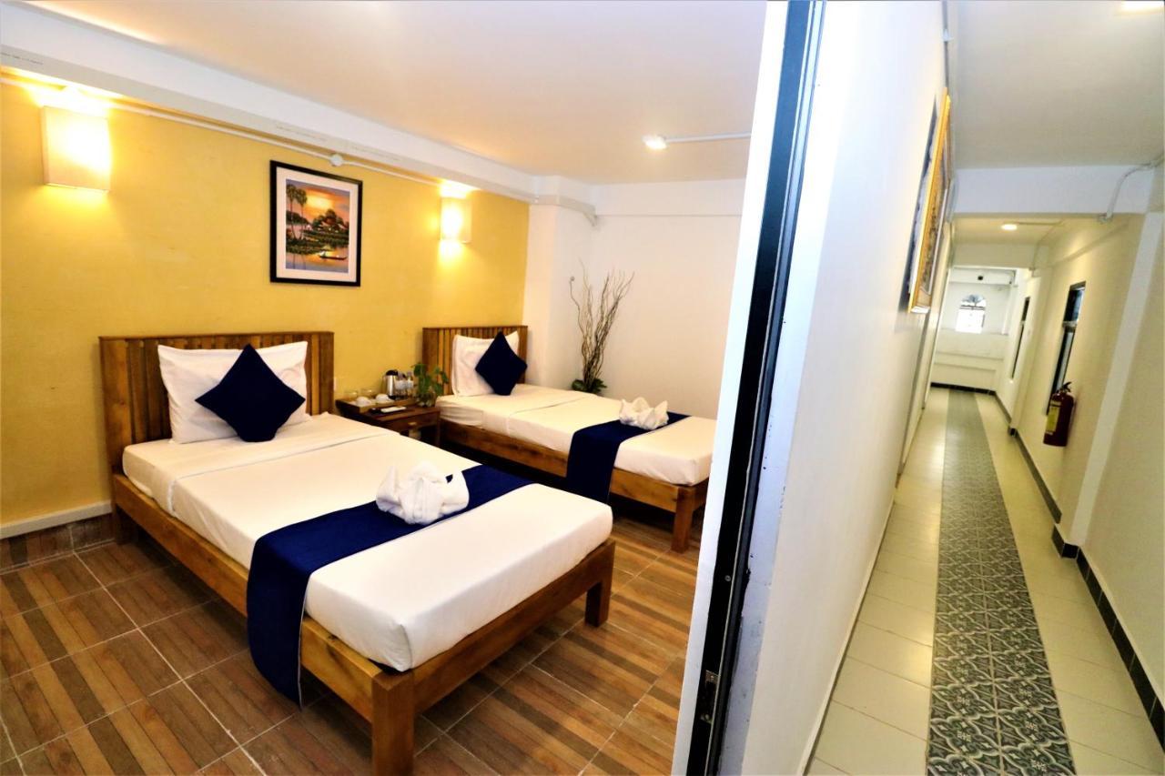 Grand Elevation Hotel Phnom Penh Exterior photo