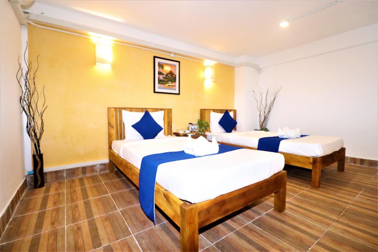 Grand Elevation Hotel Phnom Penh Exterior photo