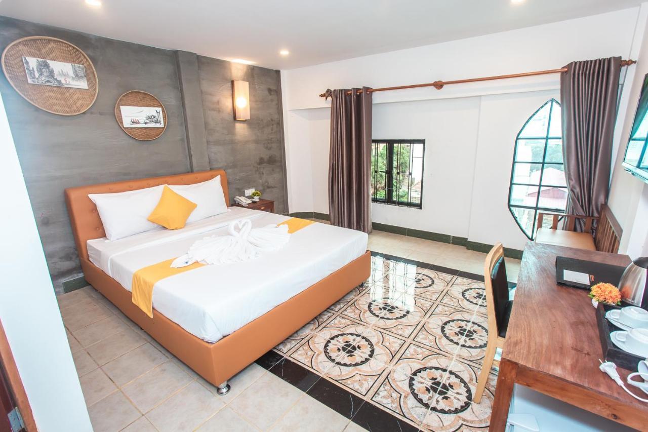 Grand Elevation Hotel Phnom Penh Exterior photo