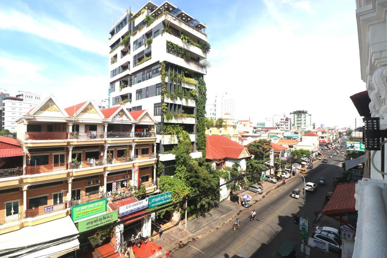 Grand Elevation Hotel Phnom Penh Exterior photo